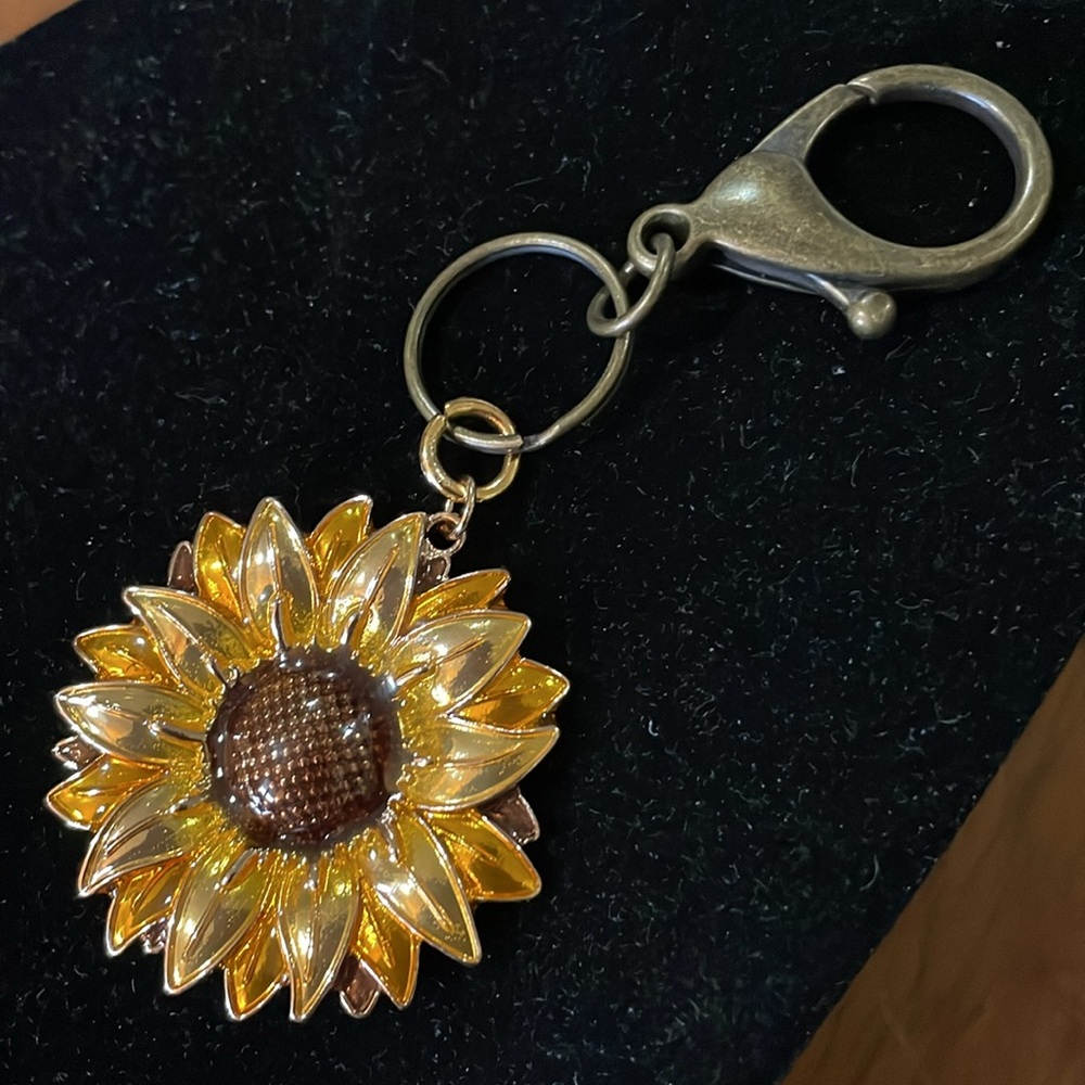 Sunflower Enamel Metal keychain Bag Charm NWOT - Picture 1 of 5